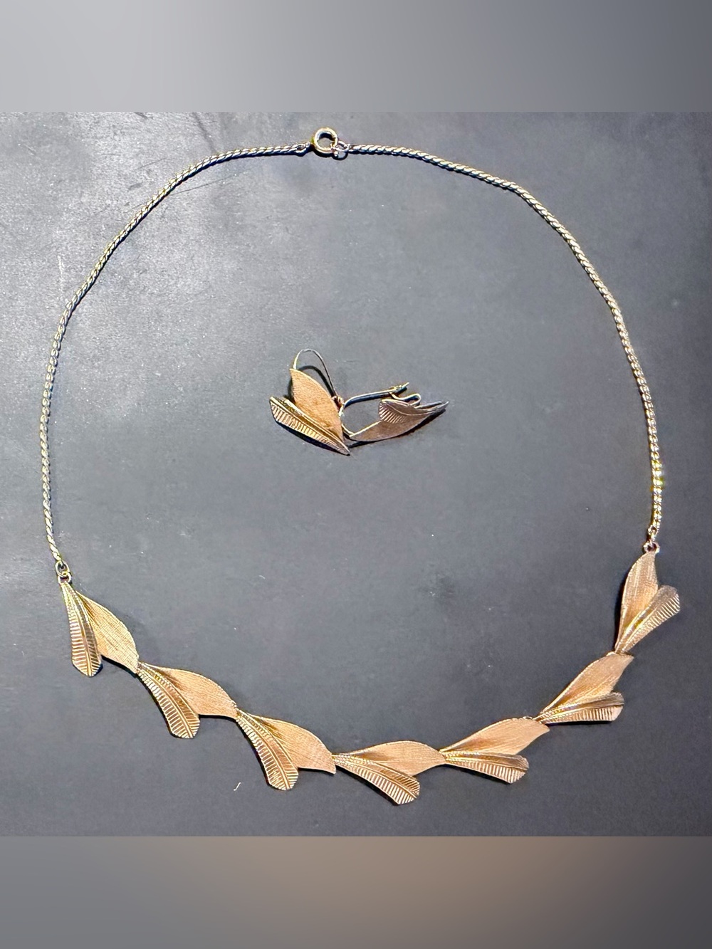 Vintage Leaf Link Choker Necklace and Pierced Earrings Set - Gold Tone